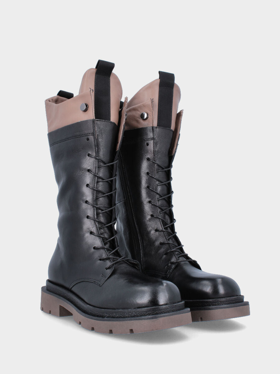 Schnürstiefel schwarz aus Leder mit kontrastierenden Details