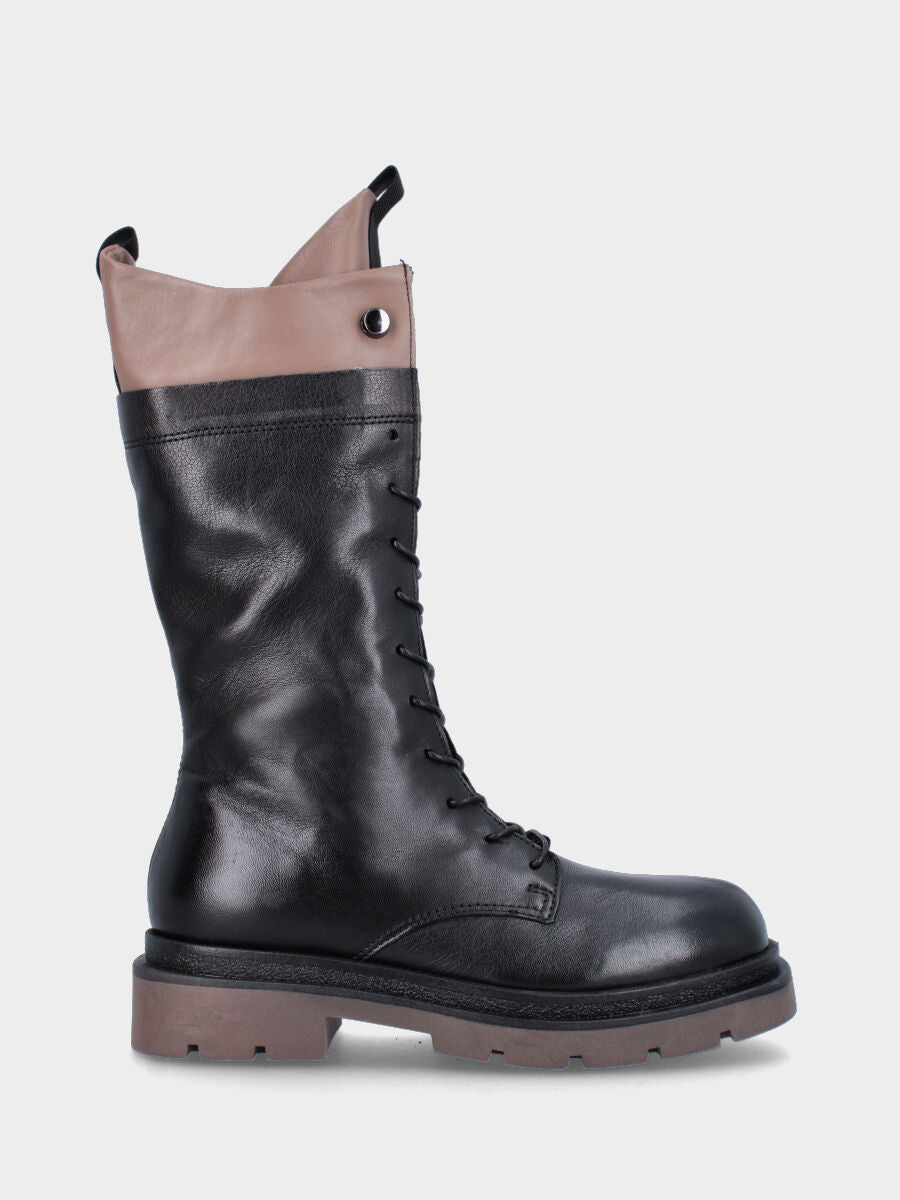 Schnürstiefel schwarz aus Leder mit kontrastierenden Details