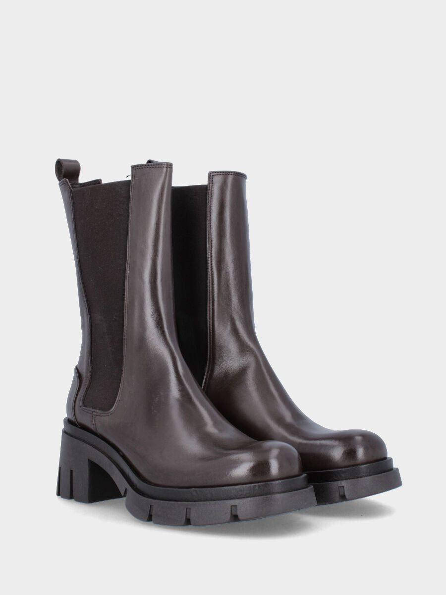 Stivaletto marrone in pelle con maxi suola track