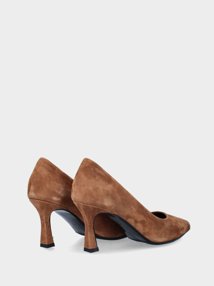 Décolleté marrone in pelle con punta sfilata