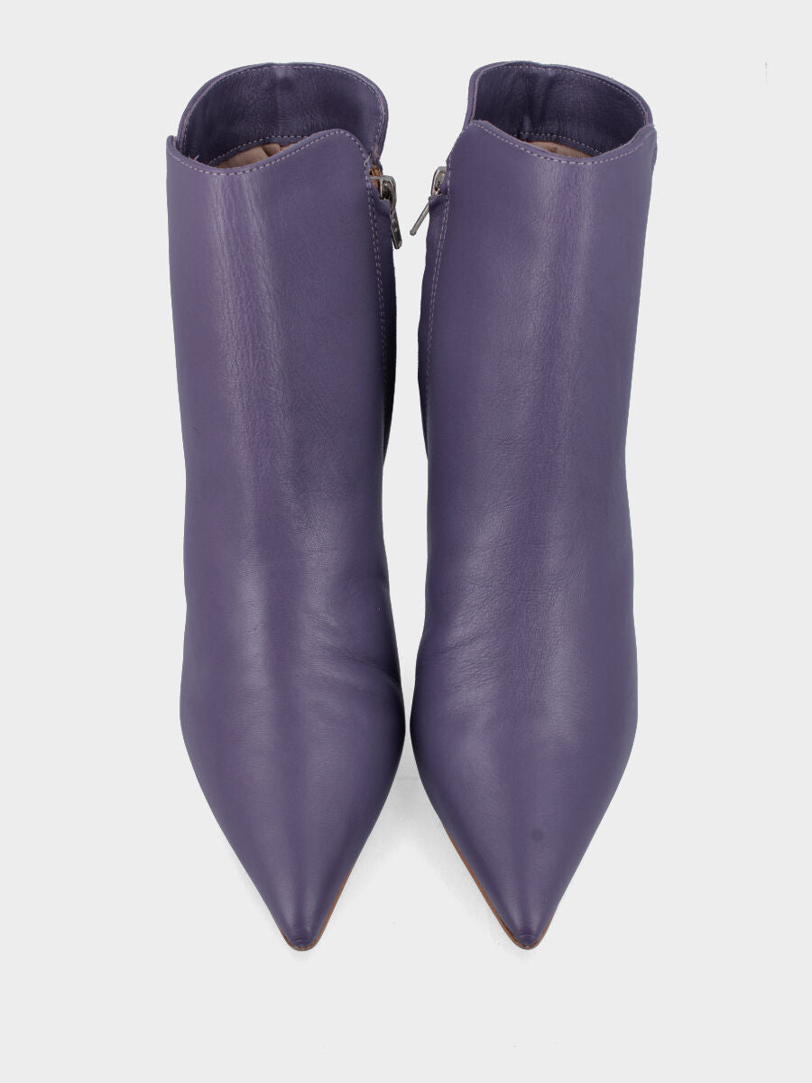 Stivaletto viola in pelle con bordi arrotondati nel gambale