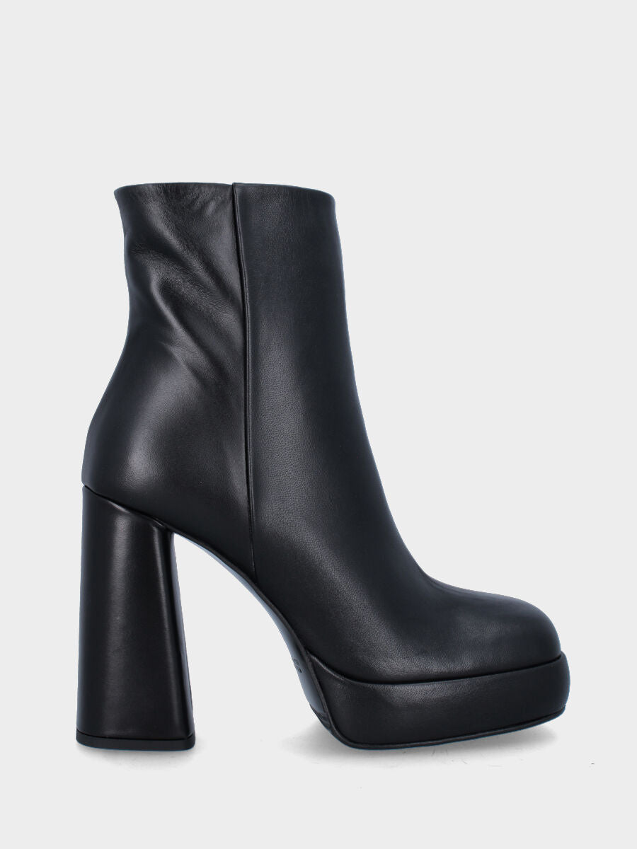 Stivaletto nero in pelle con maxi plateau