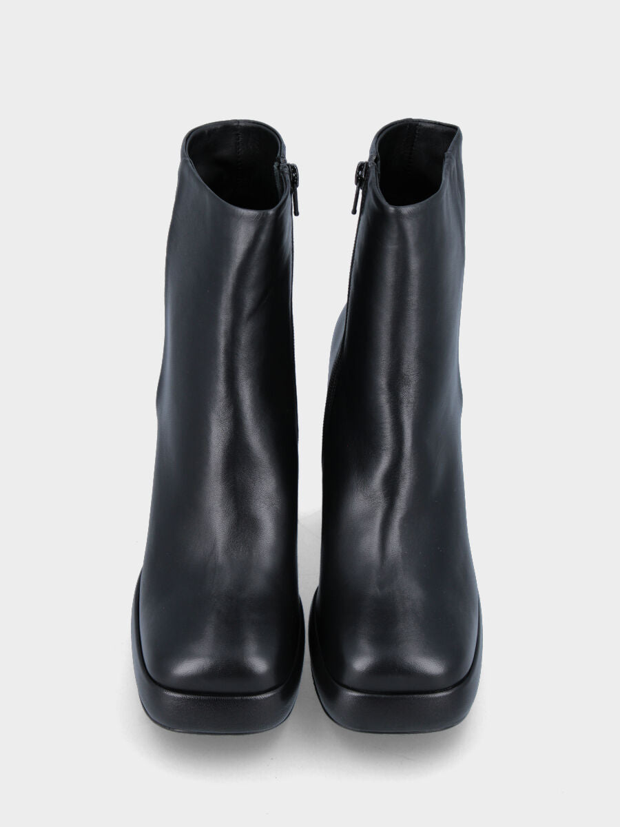 Stivaletto nero in pelle con maxi plateau