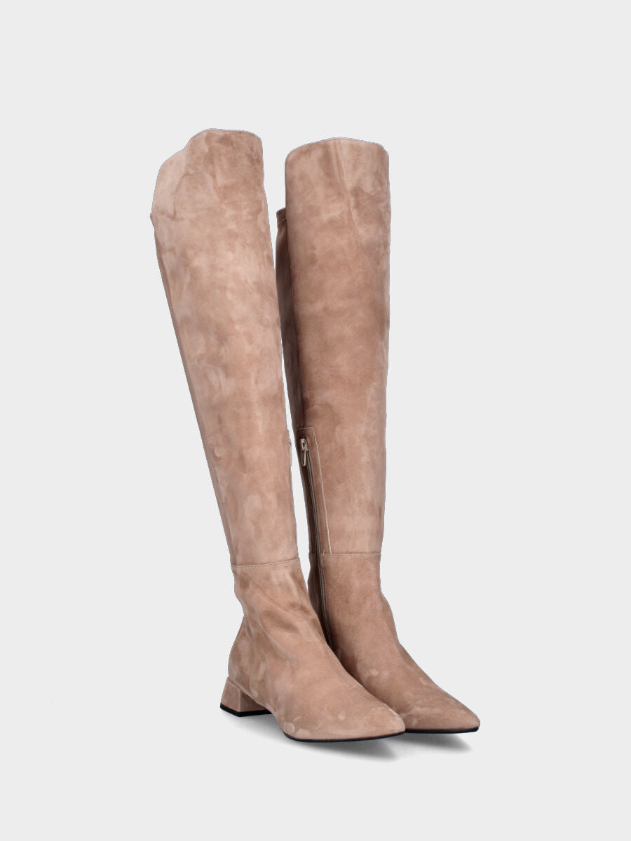 Stivale beige in pelle con punta sfilata e tacco svasato