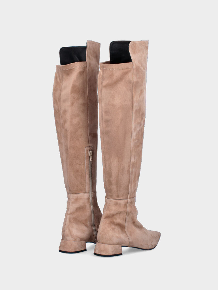 Stivale beige in pelle con punta sfilata e tacco svasato