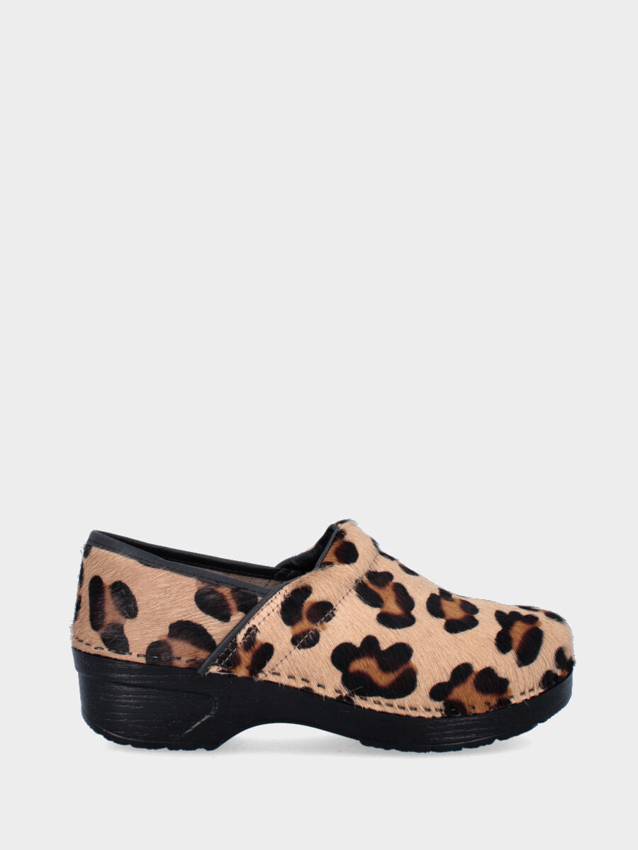 Pantoffel aus geflecktem Leder mit kippbarer Sohle