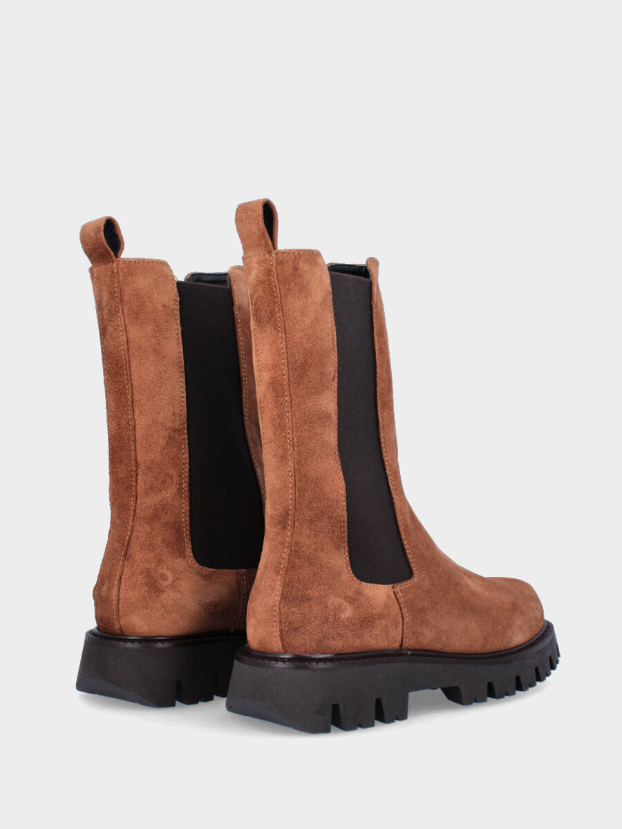 Stivaletto marrone in pelle con suola track