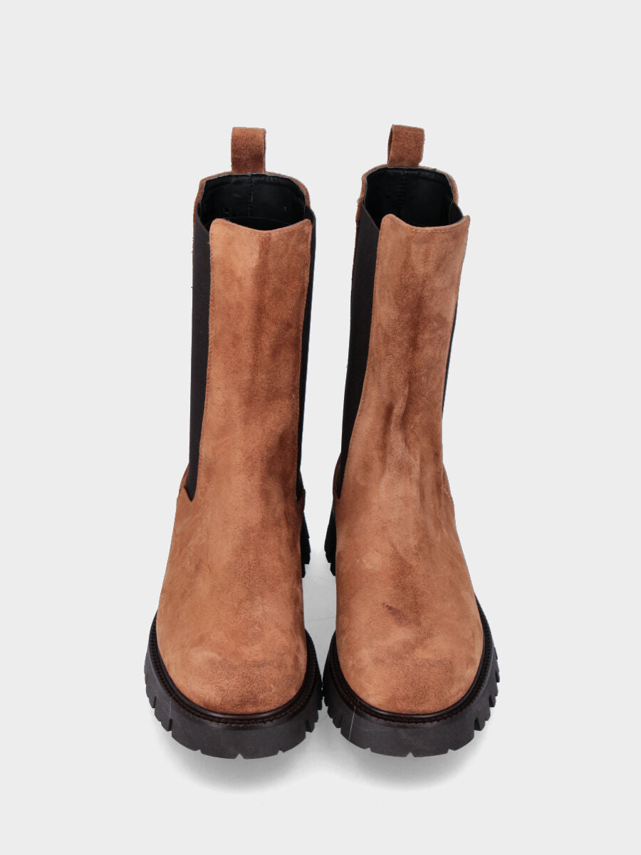 Stivaletto marrone in pelle con suola track