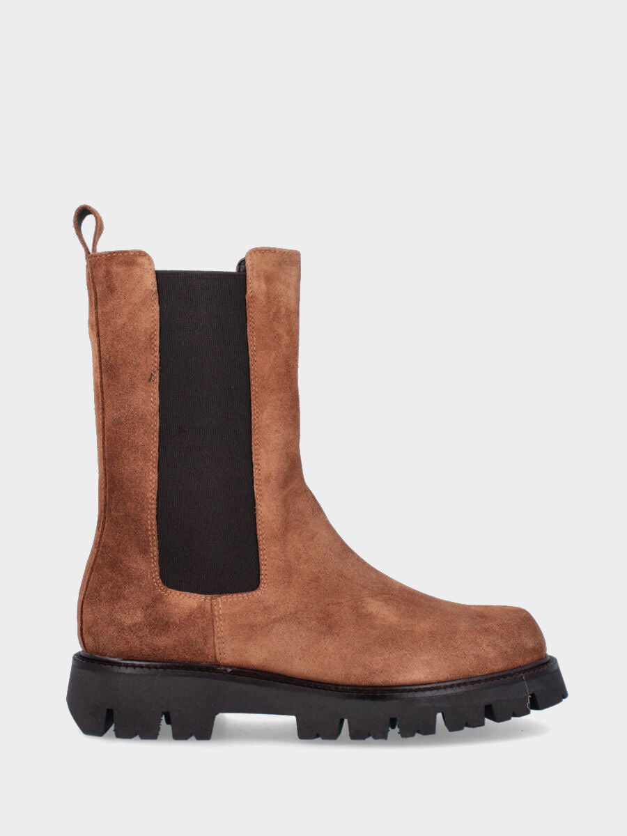 Stivaletto marrone in pelle con suola track