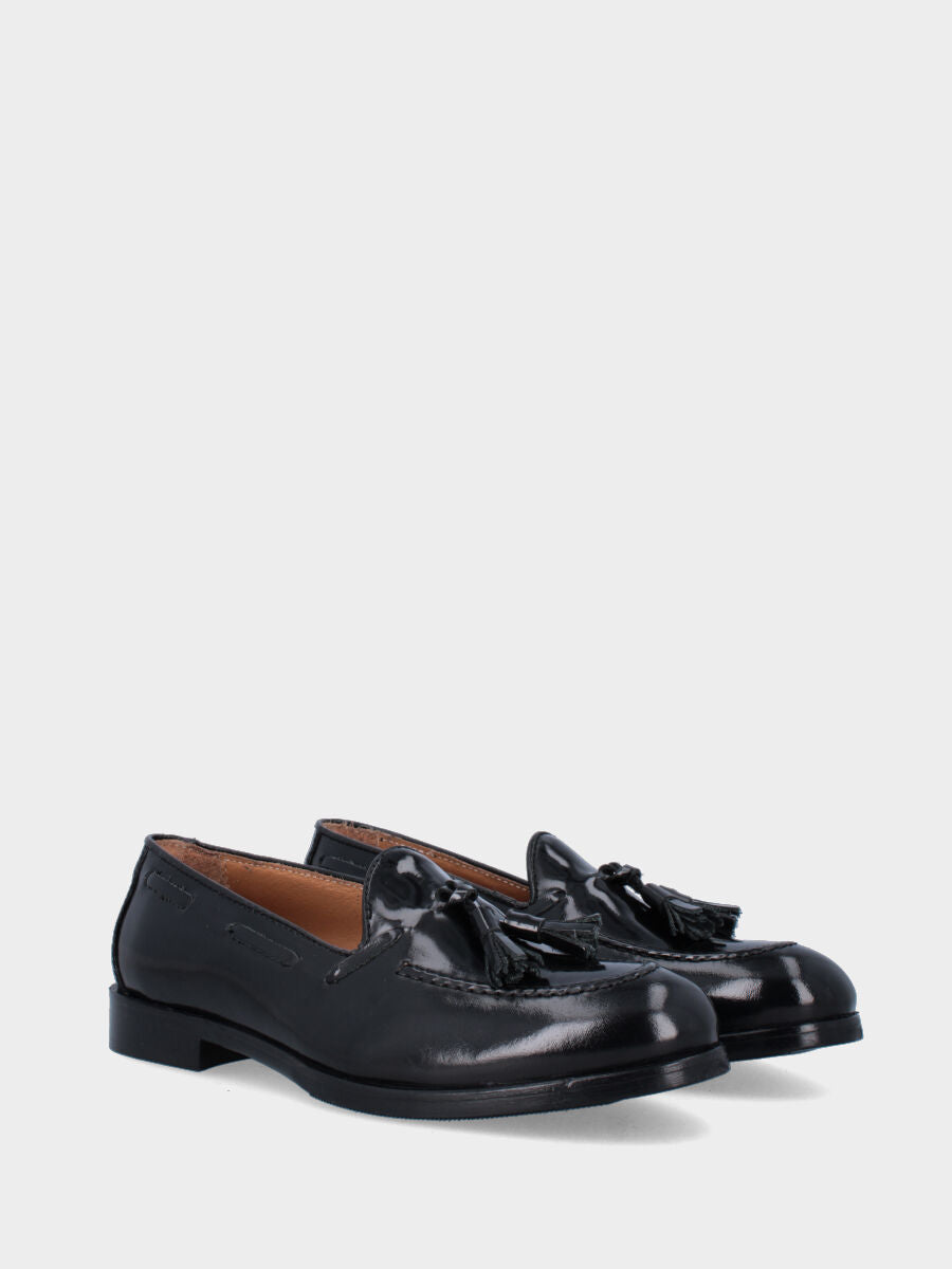 Mocassino nero in pelle con nappine