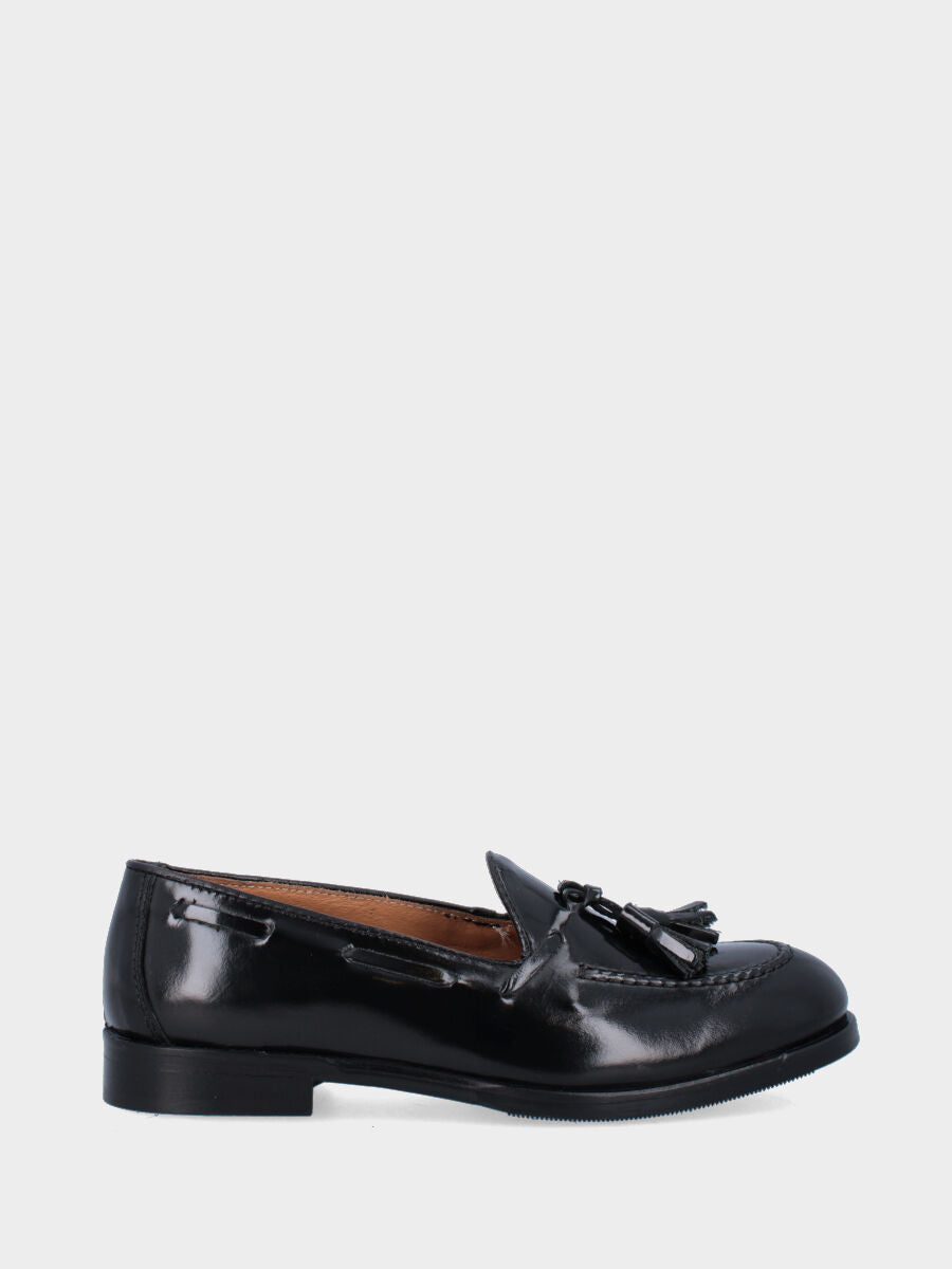 Mocassino nero in pelle con nappine