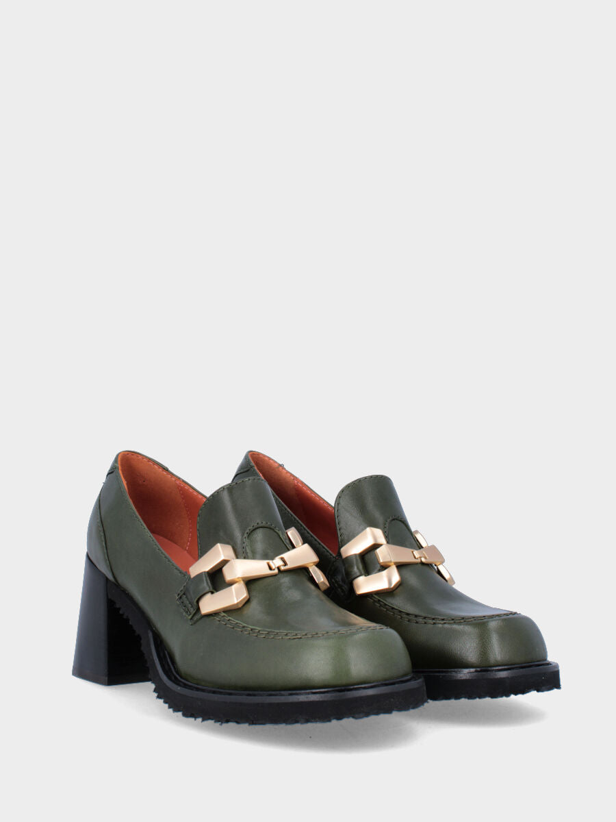 Mocassino verde in pelle con morsetto geometrico