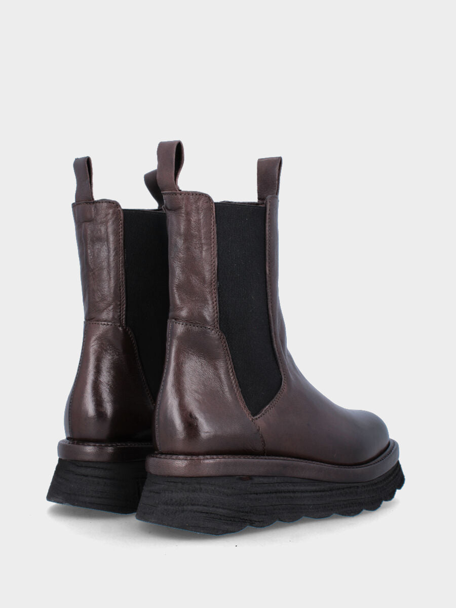 Stivaletto marrone in pelle con platform ondulato