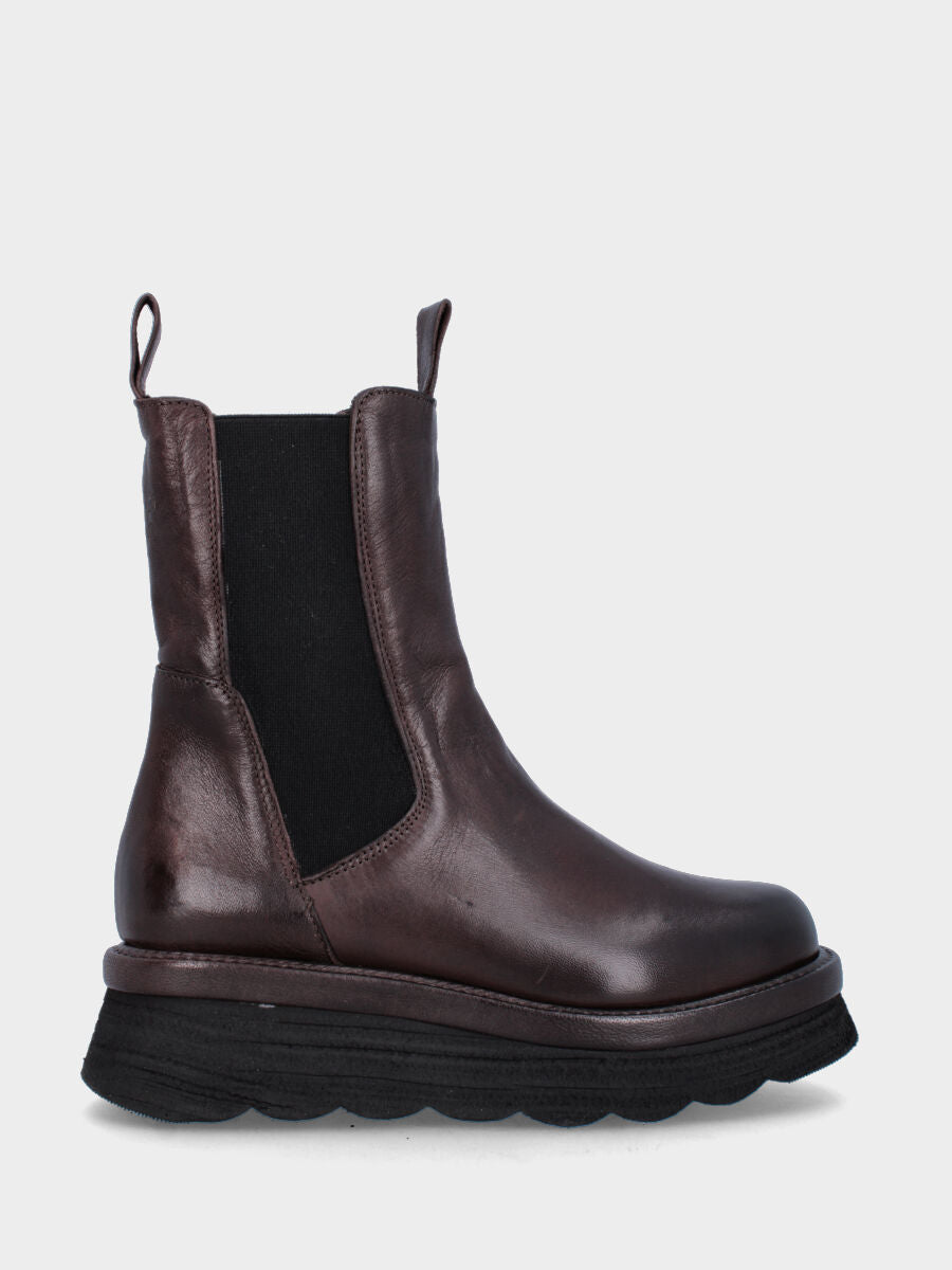 Stivaletto marrone in pelle con platform ondulato