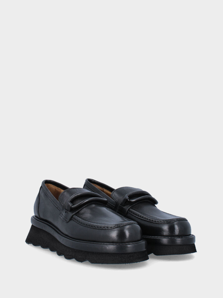 Mocassino nero in pelle con accessorio ovoidale