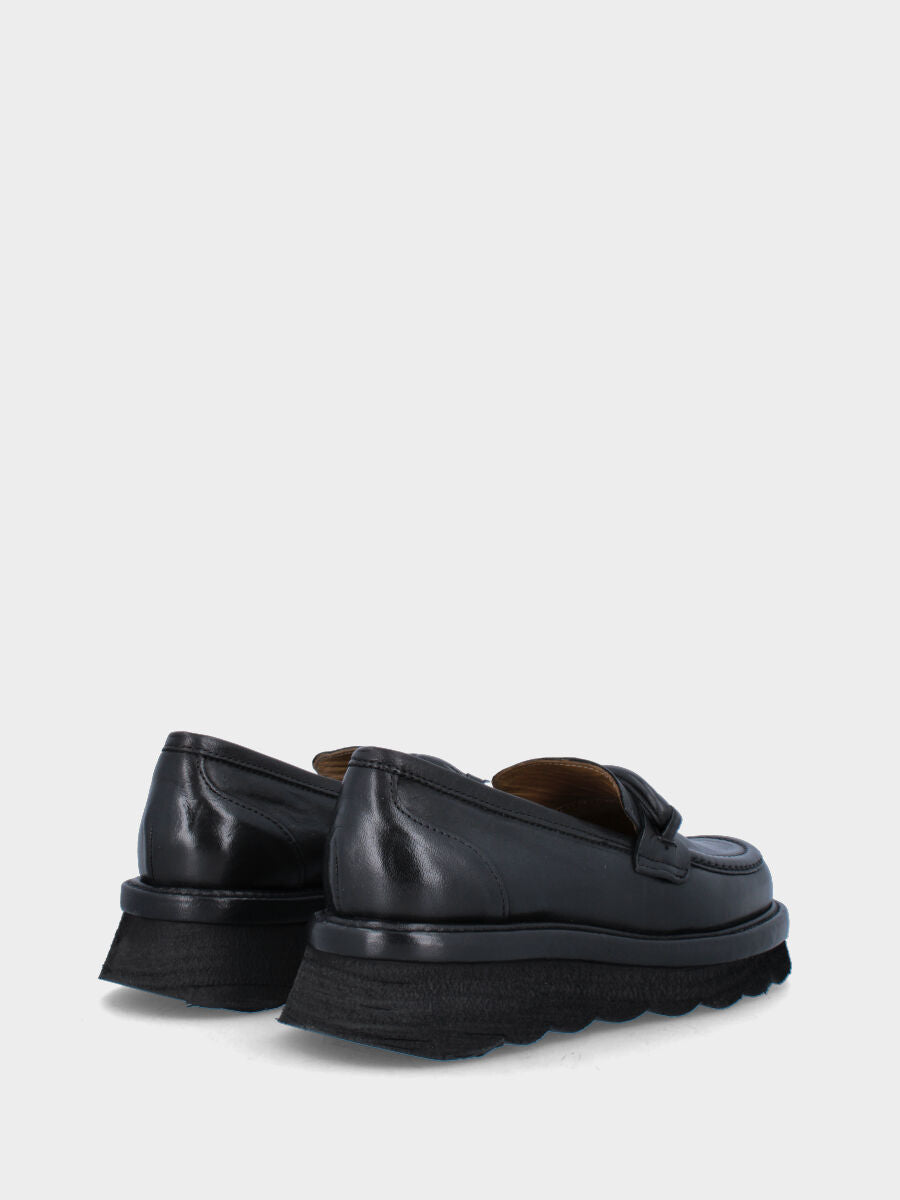 Mocassino nero in pelle con accessorio ovoidale