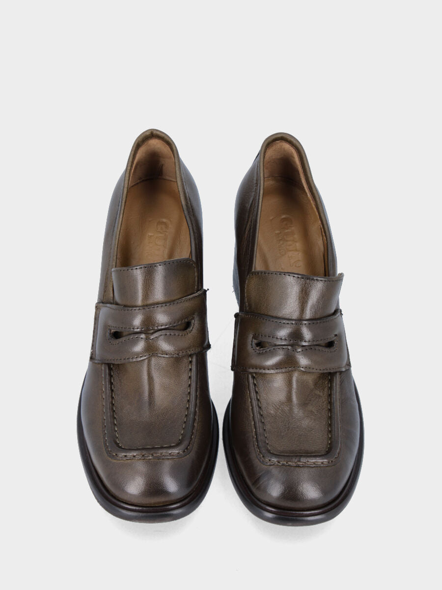 Sandalo monoblocco in vitello rosso con fascia ripiegata