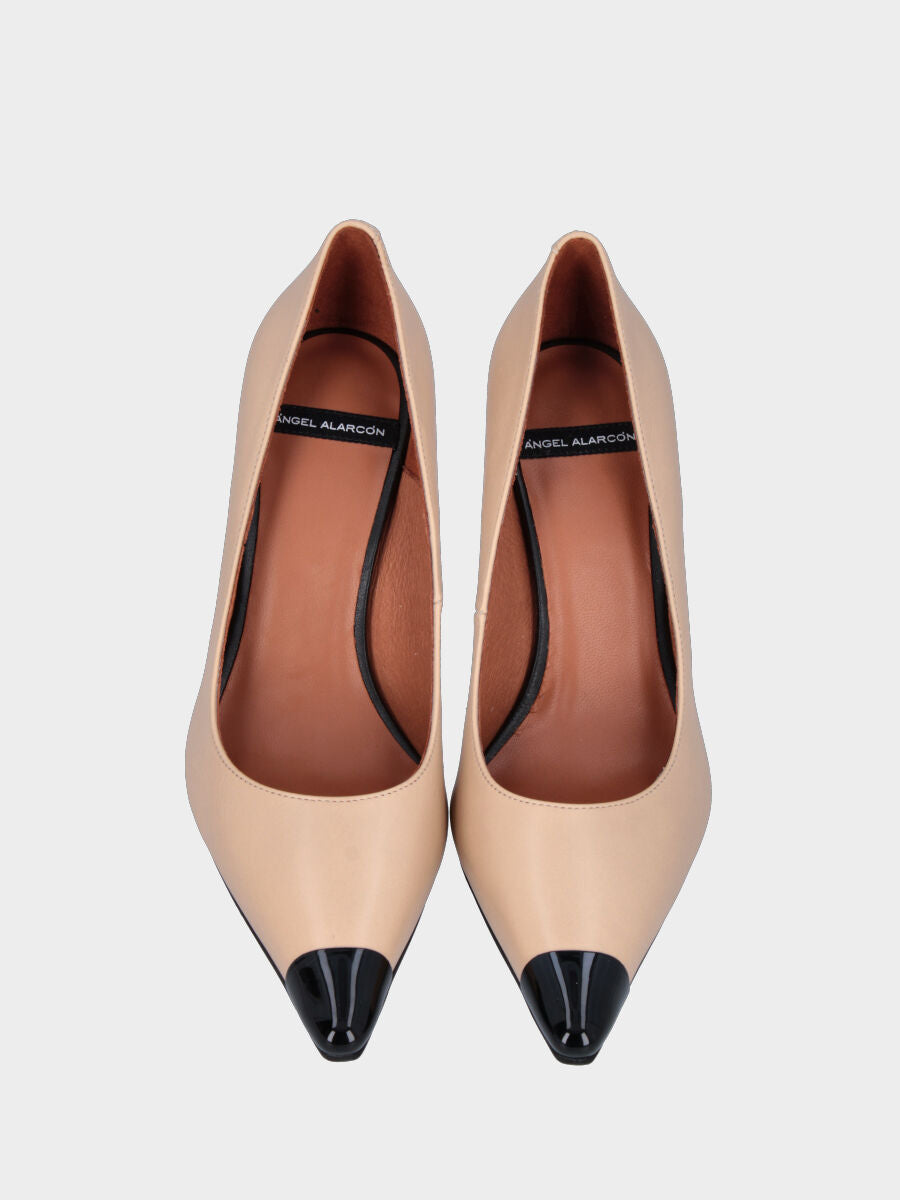 Escarpins beige en cuir avec embout noir