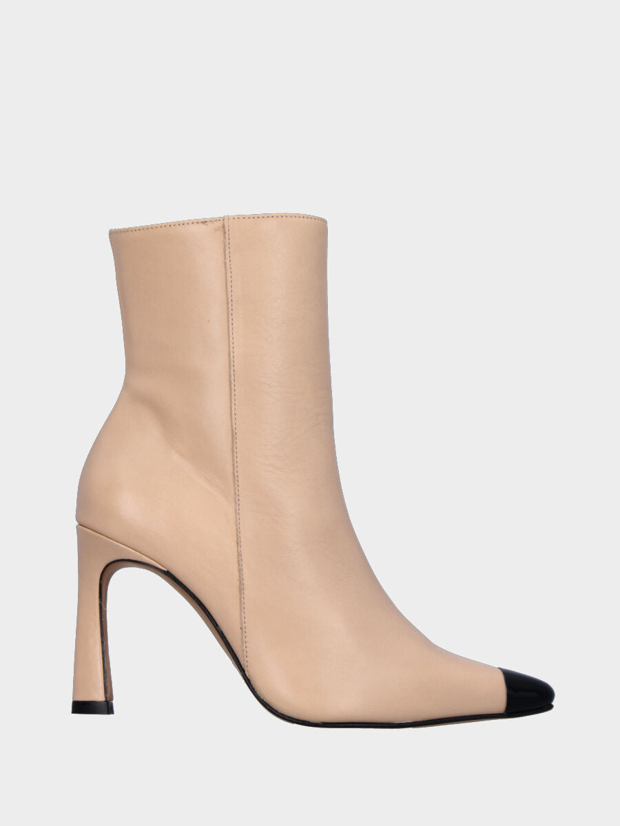 Stivaletto beige in nappa con puntina nera
