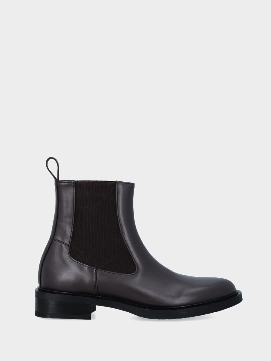 Brown leather round-toe beatle ankle boot