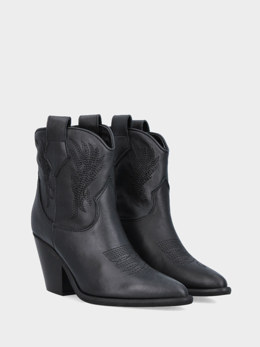 Campero basse noire en cuir avec coutures flambées