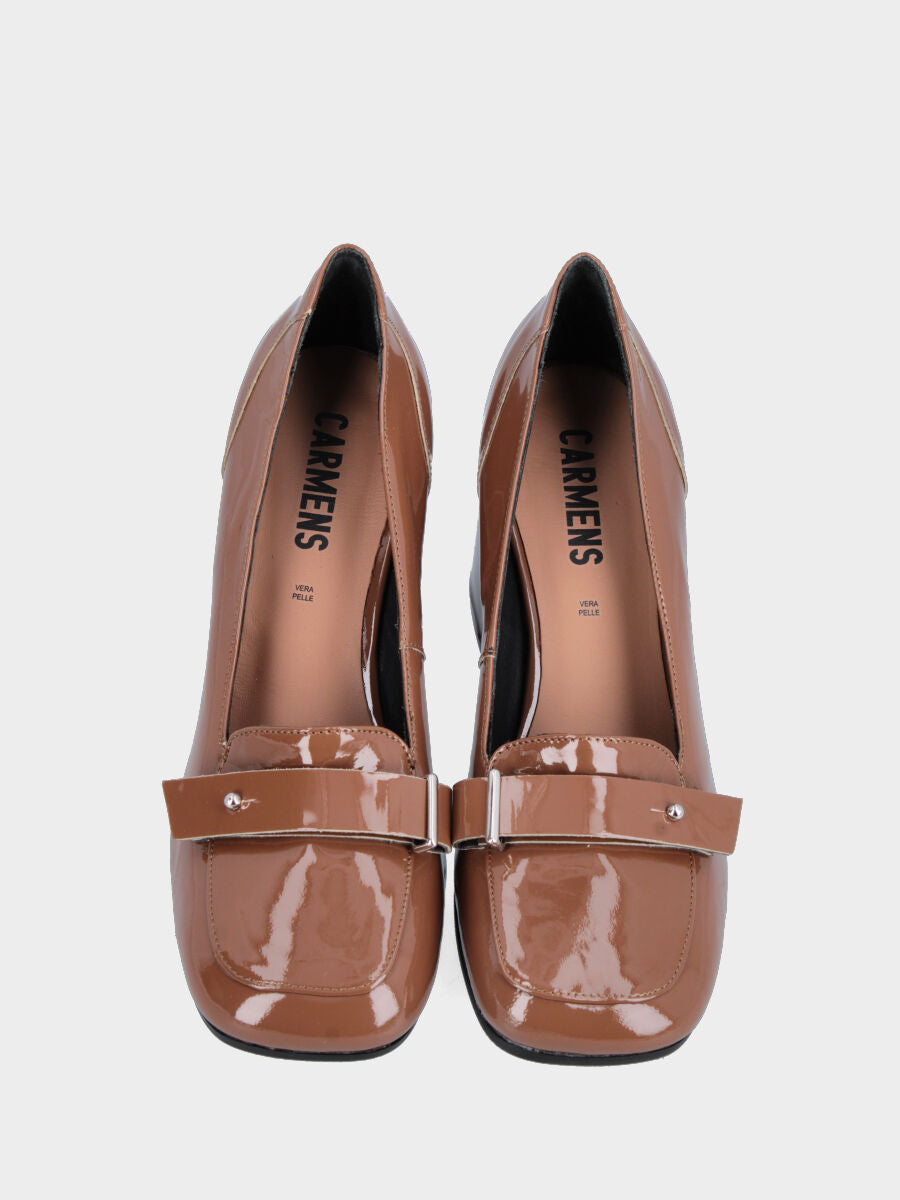 Mocassin marron en vernis avec bride