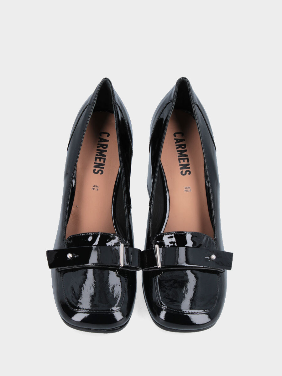 Mocassin noir en vernis avec bride