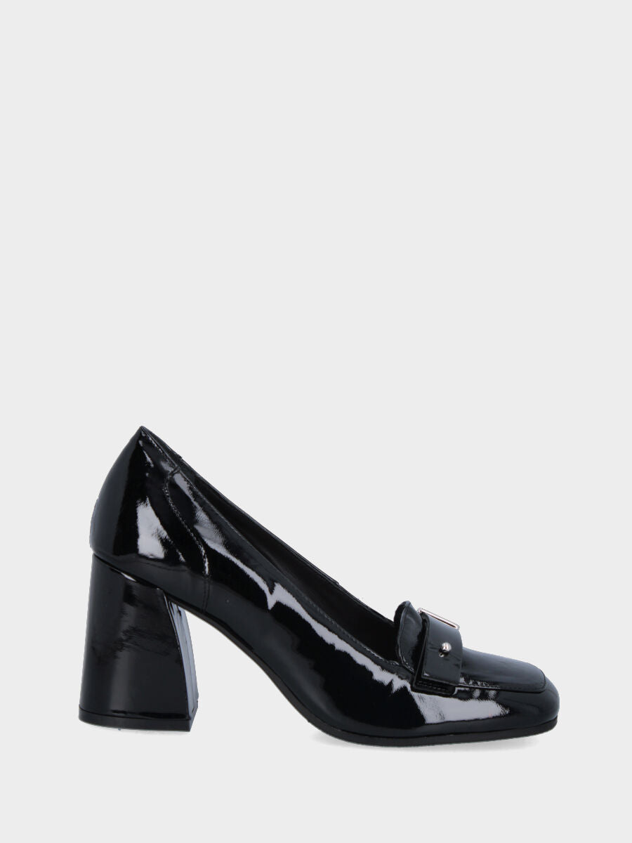 Mocassin noir en vernis avec bride