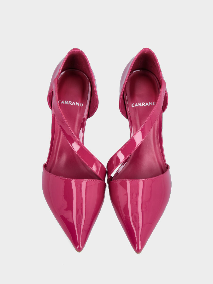 Décolleté fucsia in vernice con fascetta obliqua