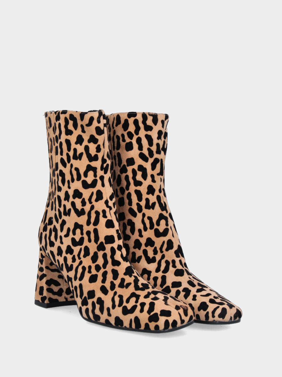 Animalier-Stiefelette aus Leder mit elastischen Riemchen