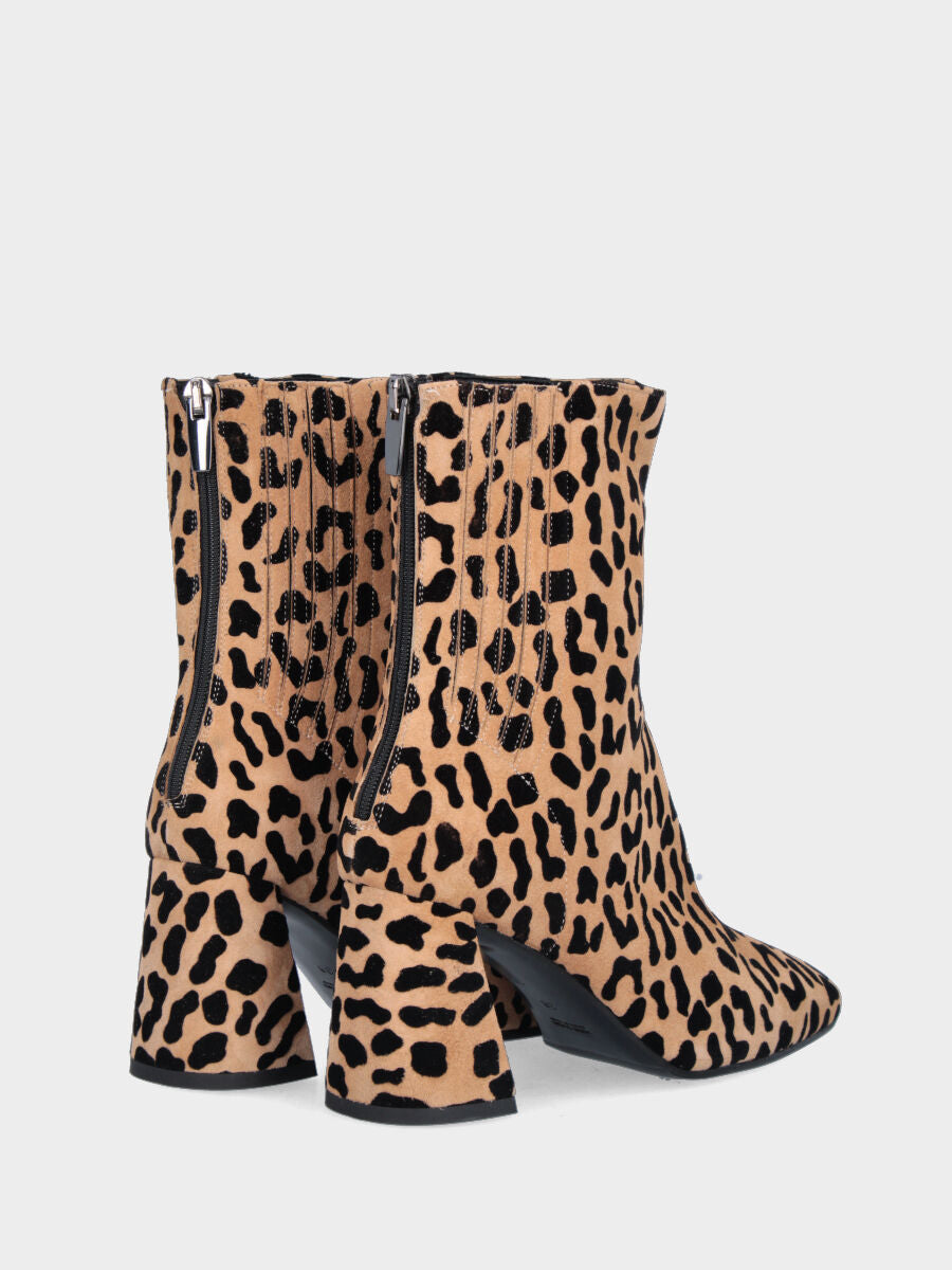 Animalier-Stiefelette aus Leder mit elastischen Riemchen