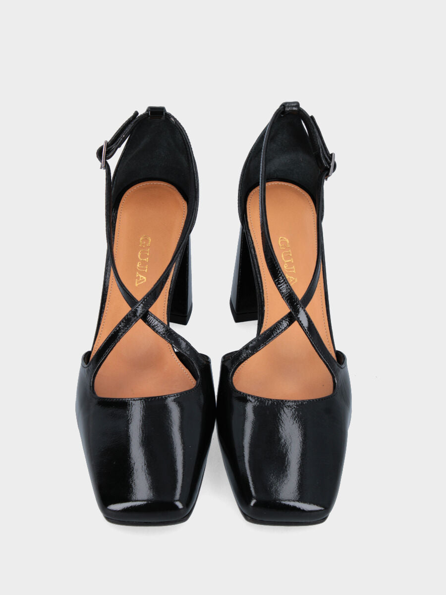 Schwarze Lack-Pumps mit gekreuzten Riemchen und eckigem Ausschnitt