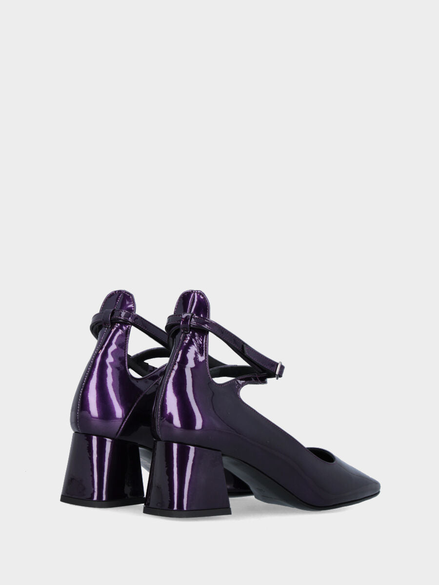 Lila Pumps aus Lackleder mit doppeltem Knöchelriemen