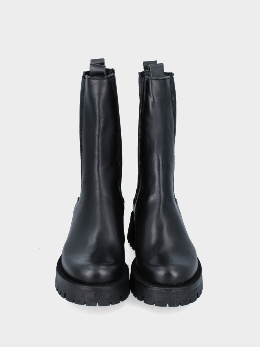 Combat nero in pelle con suola in gomma carrarmato