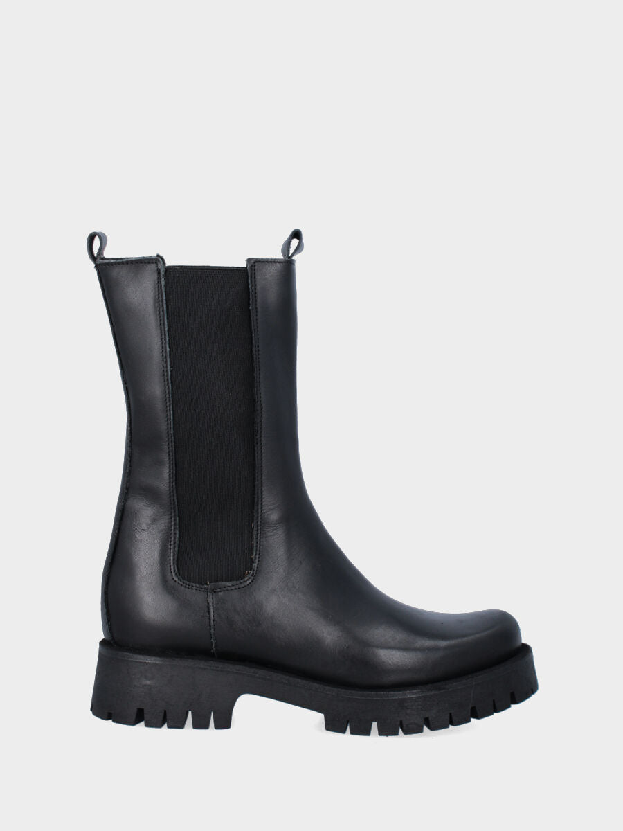 Combat nero in pelle con suola in gomma carrarmato