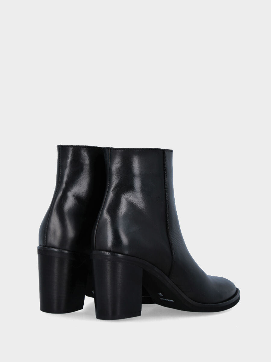 Black leather pointed toe ankle boot with zipper