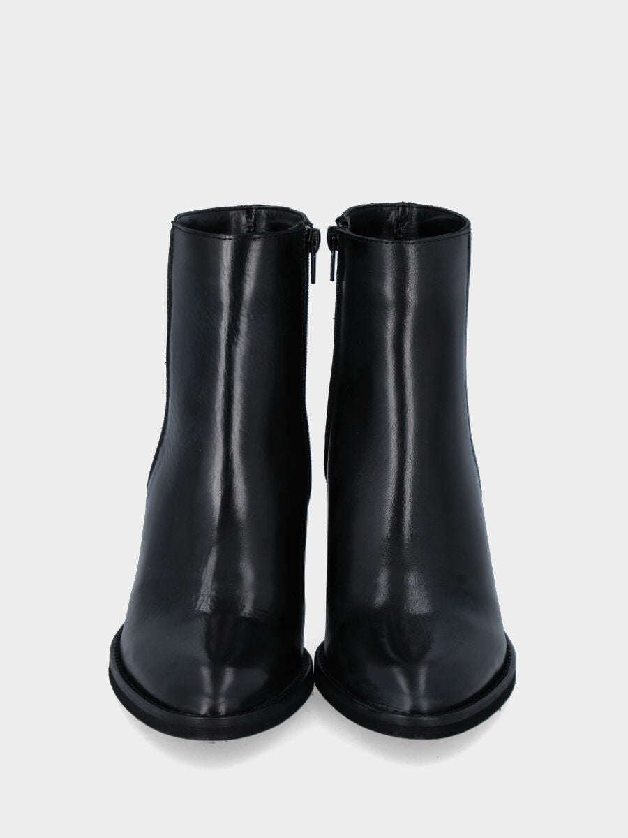 Black leather pointed toe ankle boot with zipper