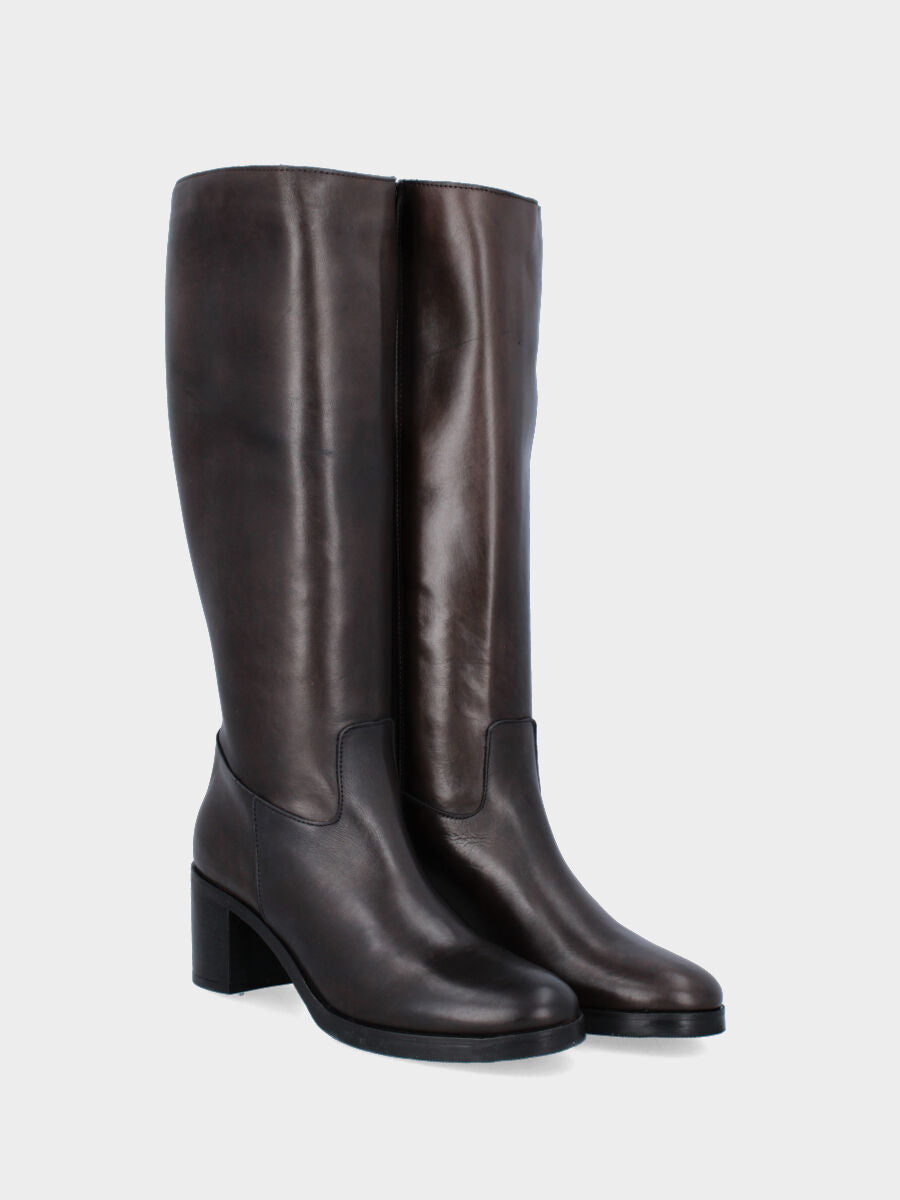 Stivale marrone in pelle con cerniera lungo il gambale con tacco 50