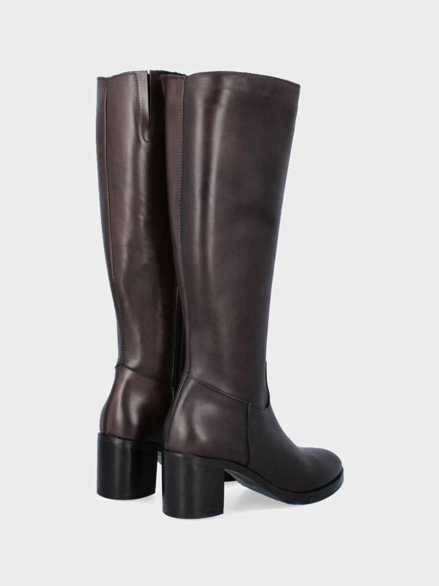 Stivale marrone in pelle con cerniera lungo il gambale con tacco 50