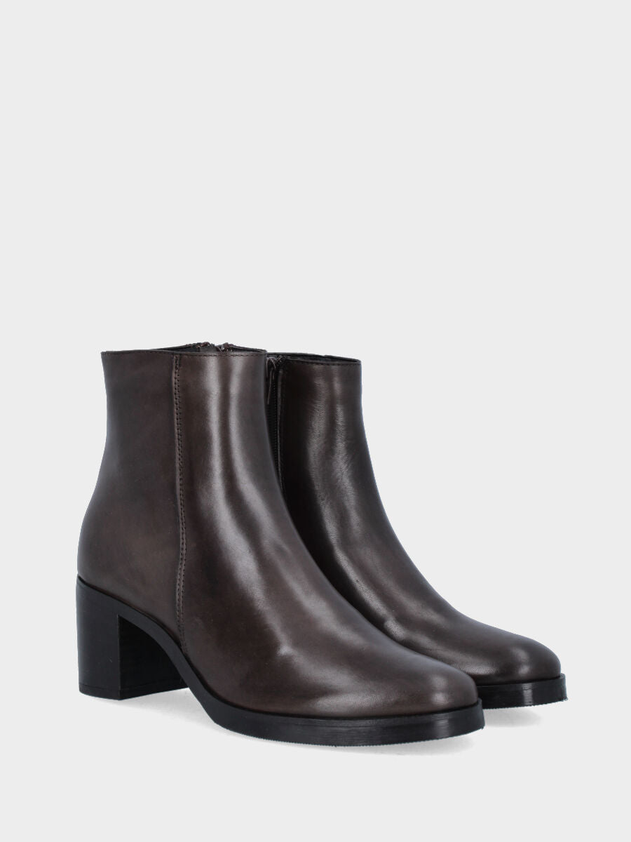 Brown leather ankle boot with side stitching and 50cm heel