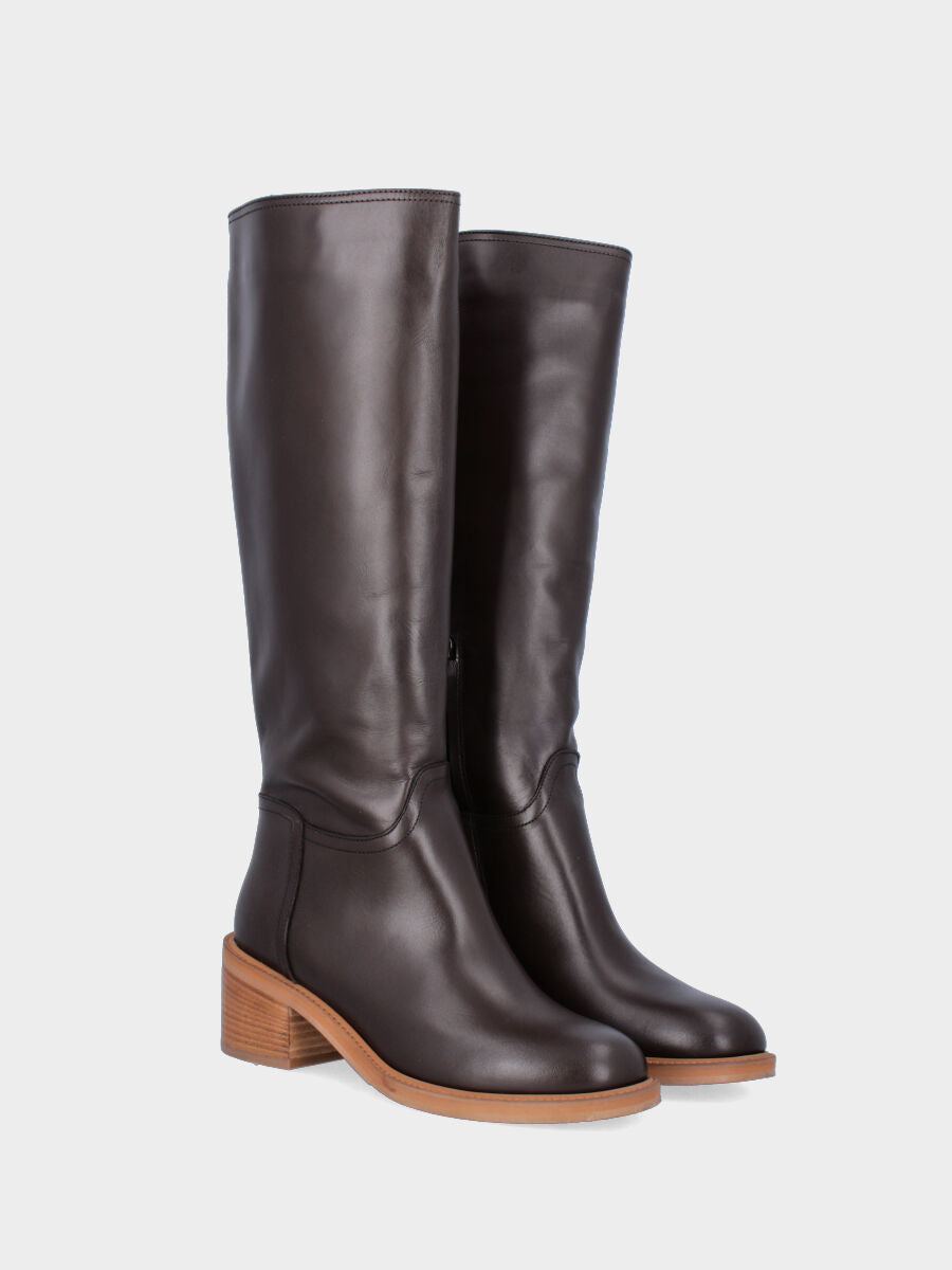 Brown leather boot with semi-tube shaft