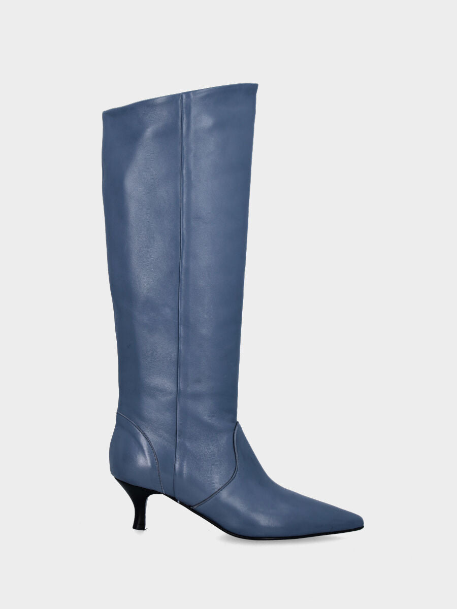 Botte bleue en cuir avec coupe oblique et talon fin