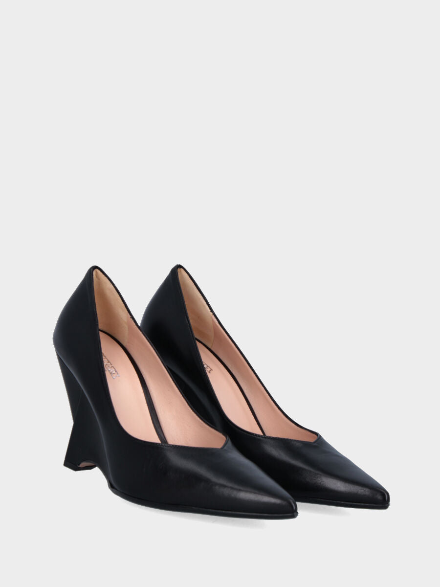 Décolleté nera in pelle con zeppa geometrica