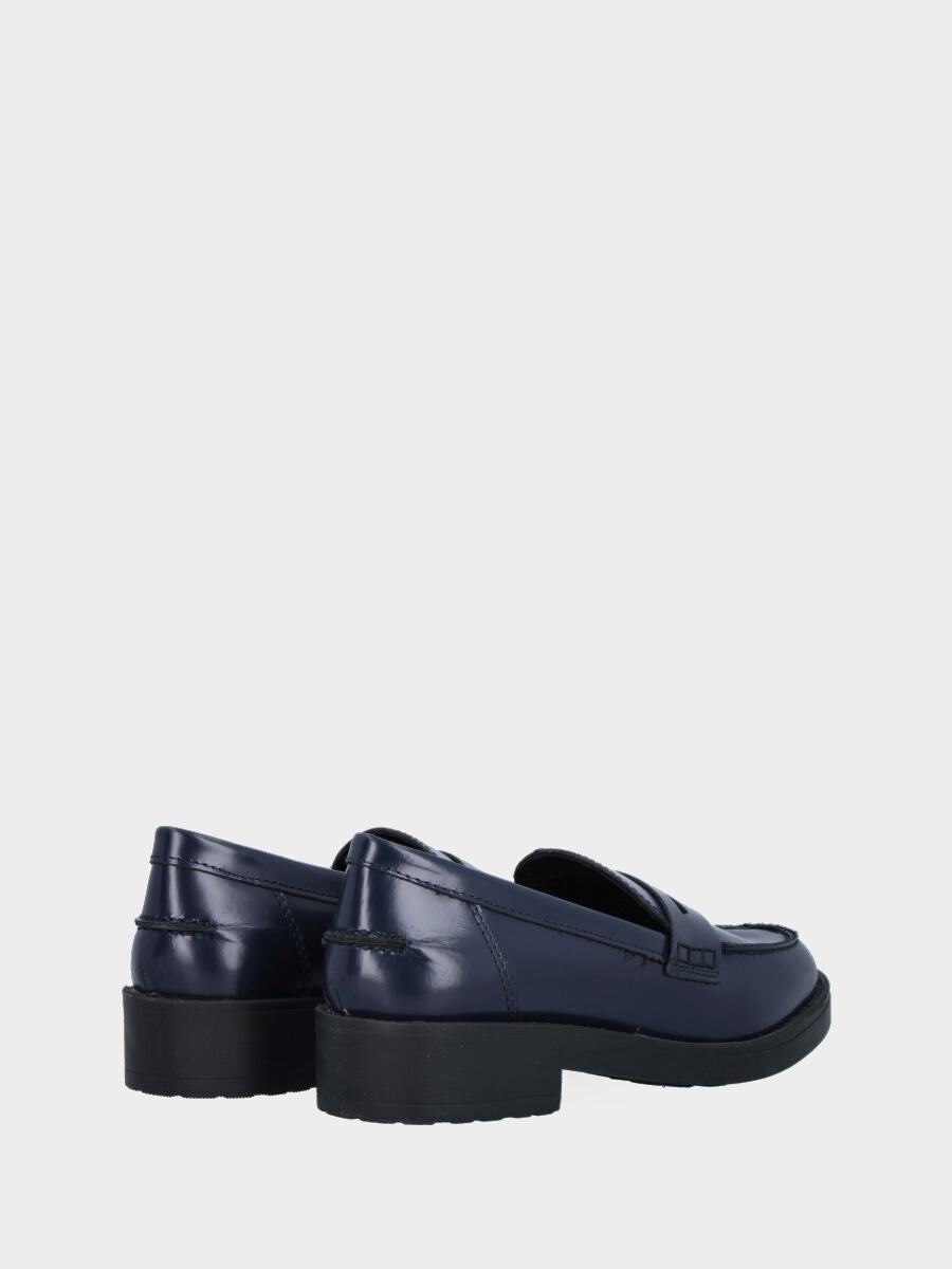 Mocassin bleu en cuir avec couture avant et masque