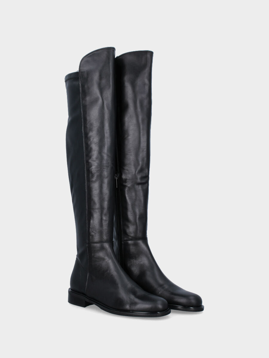 Hoher schwarzer Stiefel aus Leder zum Hineinschlüpfen mit elastischem Einsatz an der Rückseite