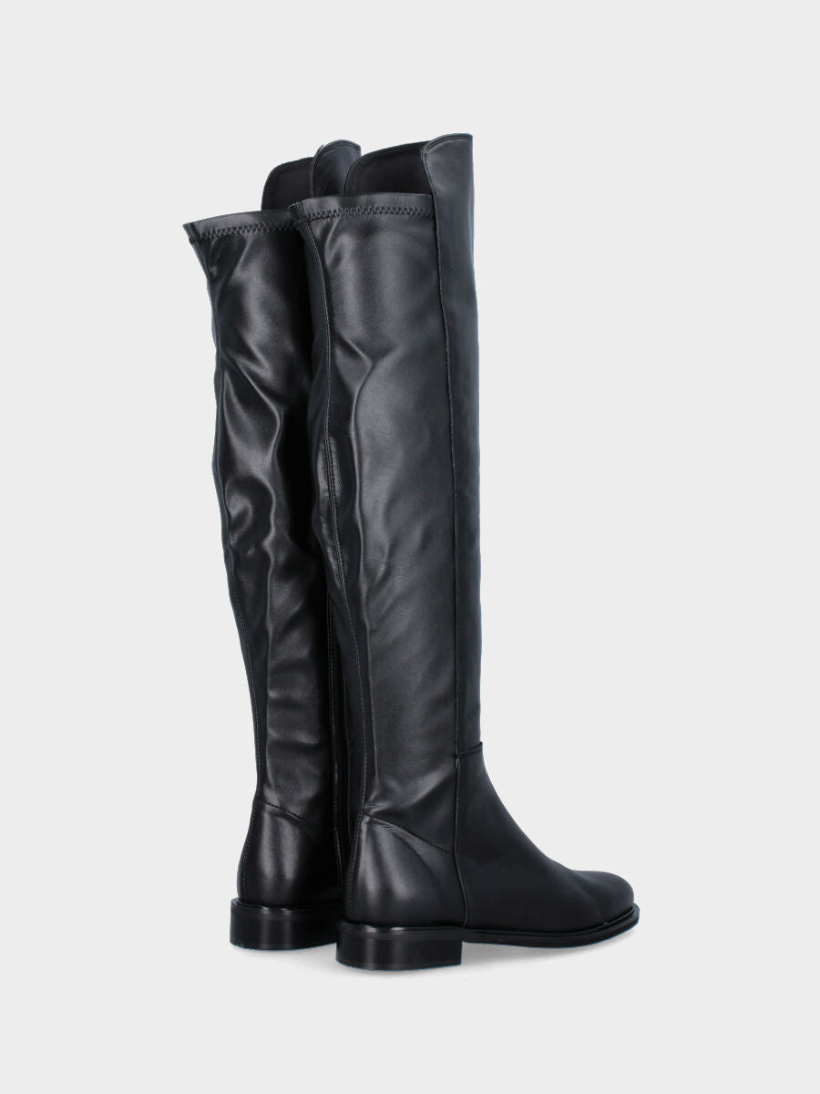 Hoher schwarzer Stiefel aus Leder zum Hineinschlüpfen mit elastischem Einsatz an der Rückseite