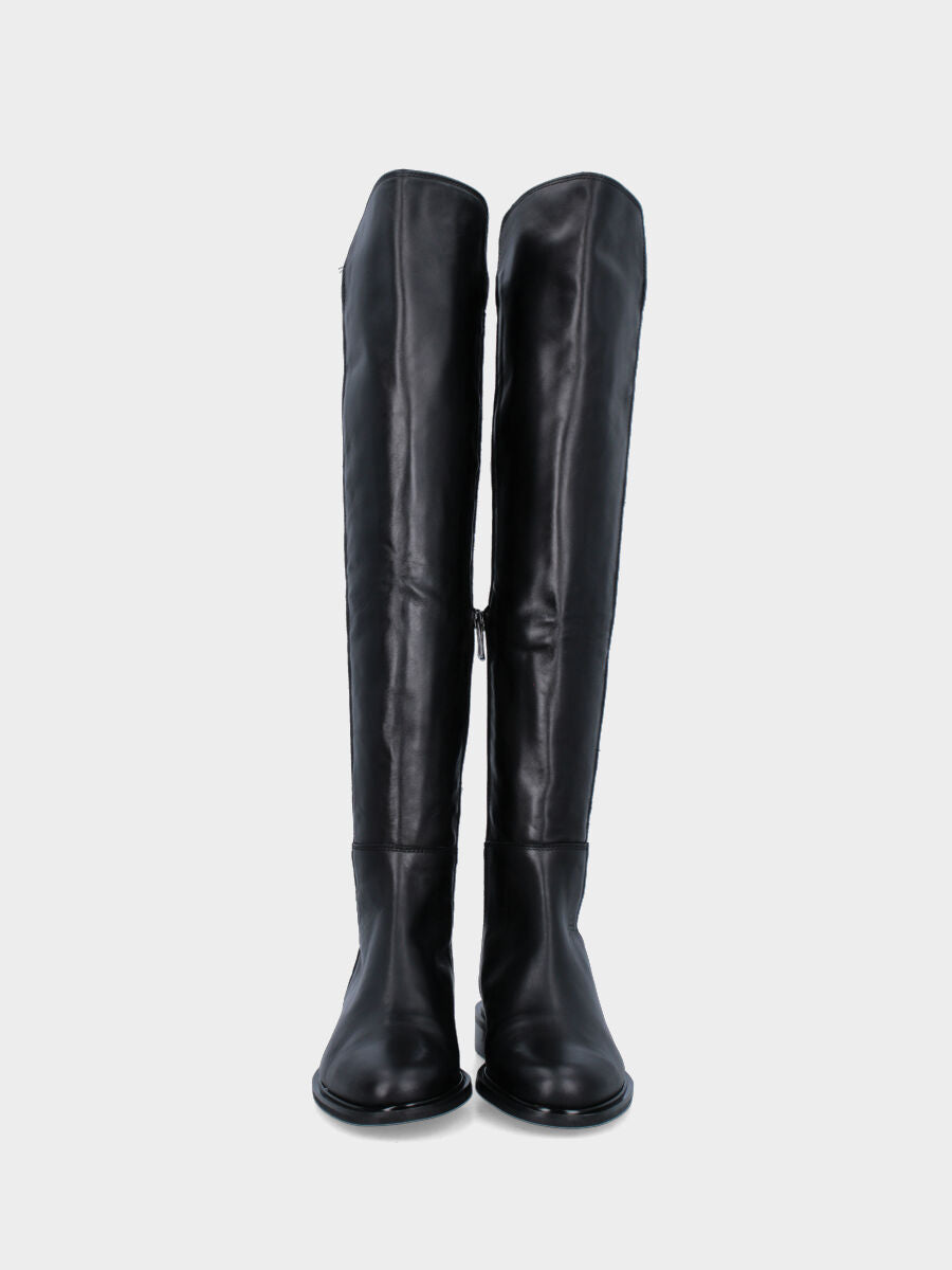Hoher schwarzer Stiefel aus Leder zum Hineinschlüpfen mit elastischem Einsatz an der Rückseite