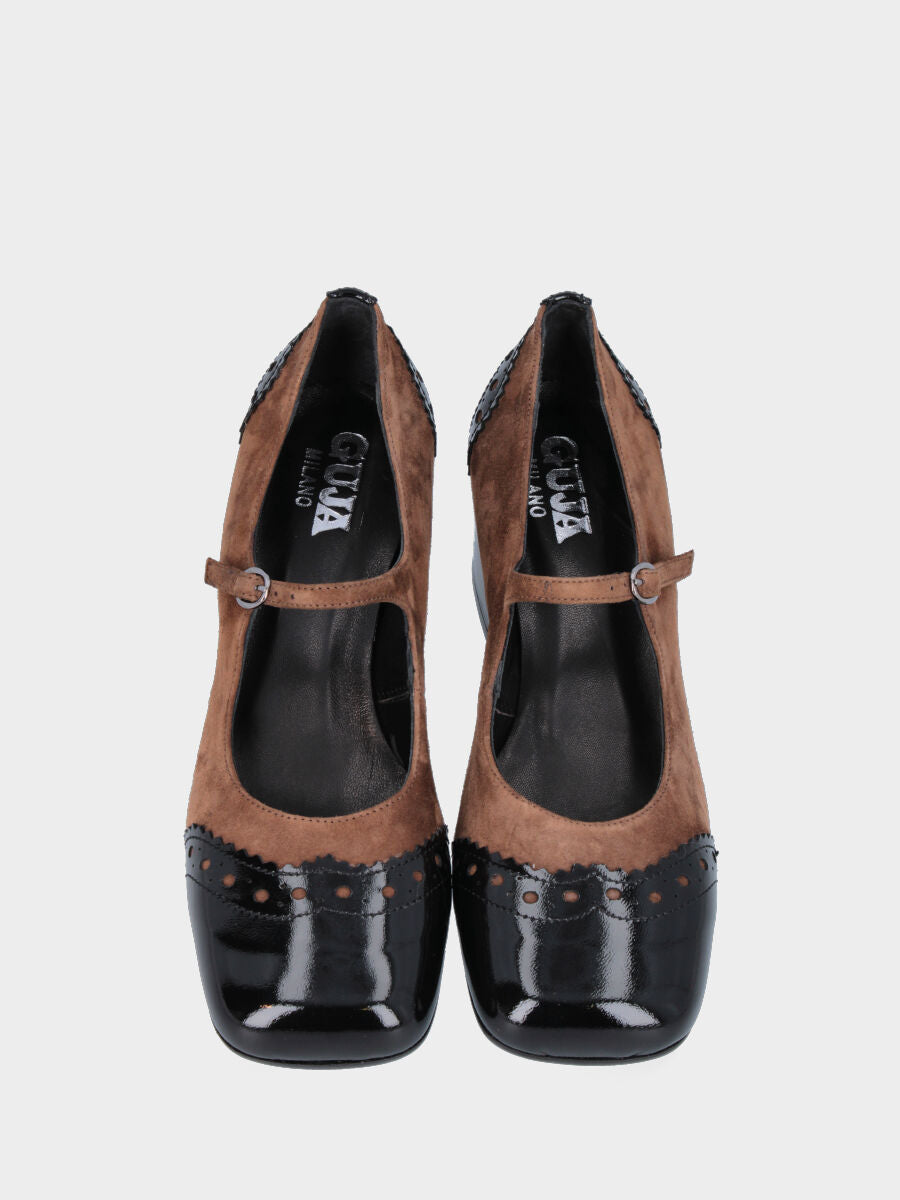 Décolleté marrone in pelle con inserti in vernice nera traforati