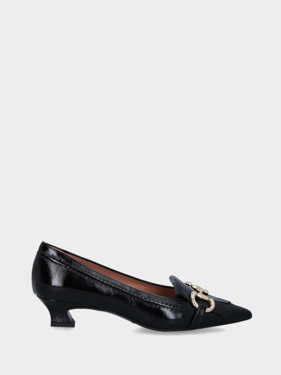 Schwarze Pumps aus Naplak mit Fransen und Schnalle