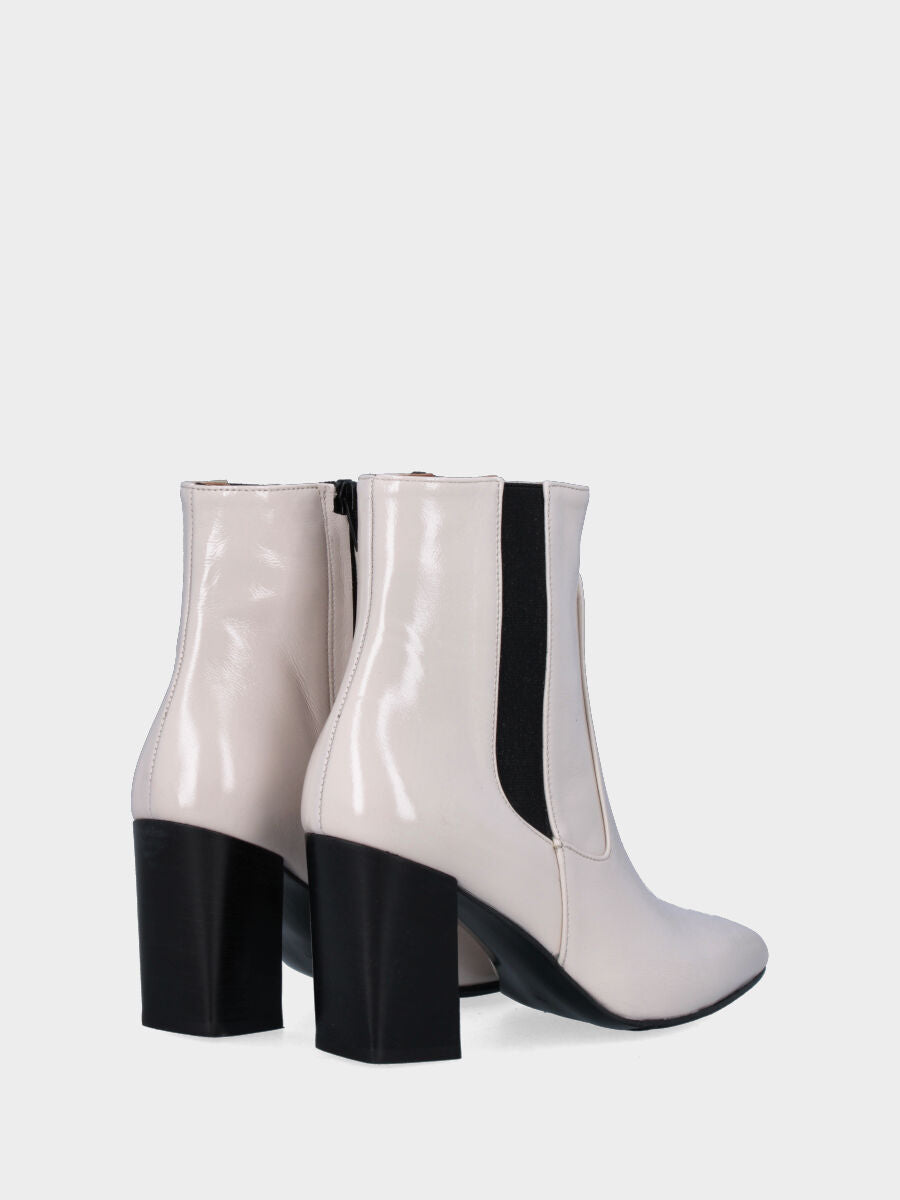 Stivaletto bianco in naplak con elastici laterali coperti